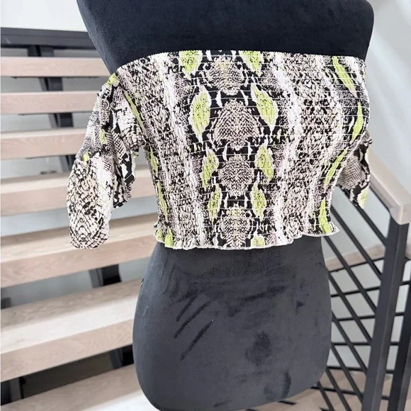 New Y2K Lime Snake Print Off-Shoulder Smoked Crop Top size S - Picture 2 of 4